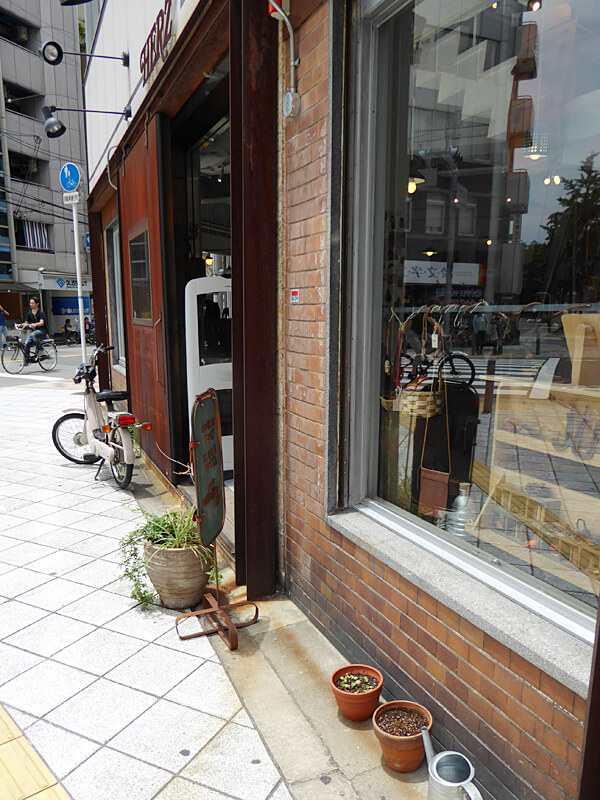 大阪店 店舗前