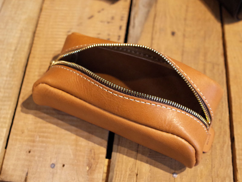 Roundish pencase オープン