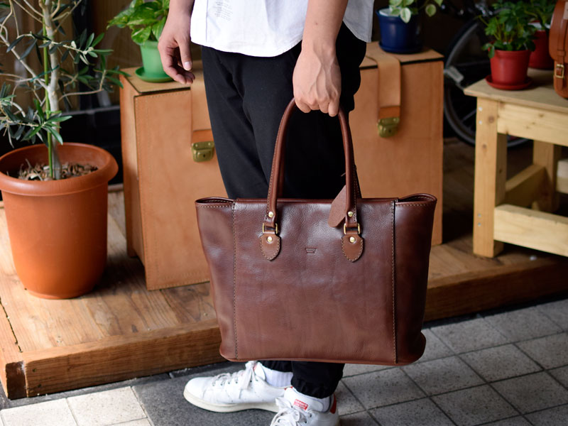 ビジネストート 男性手持ち