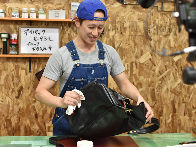オンラインショップインスタライブ(斎藤)デイパック(R-93)の手入れ