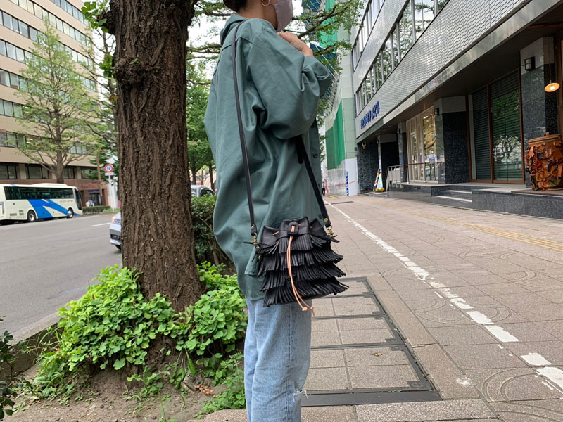 FR-2202-BK着用1